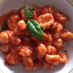 Gnocchi di ricotta con salsa di pomodoro e basilico