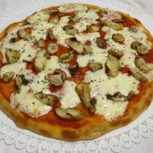 Pizza porcini, taleggio e profumo di timo