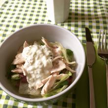 Insalata di pollo con salsa Tzatziki