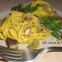 Pasta con funghi e zafferano /pasta with mushrooms and saffron