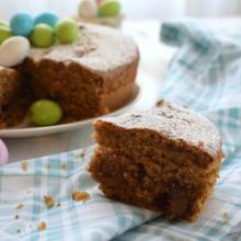 Torta alle noci con ovetti di cioccolato