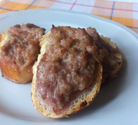 Crostini alla salsiccia e stracchino con la friggitrice ad aria