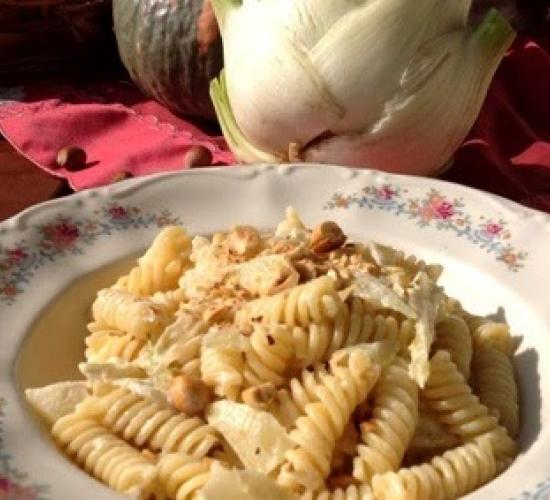 Fusilli con finocchi croccanti e nocciole