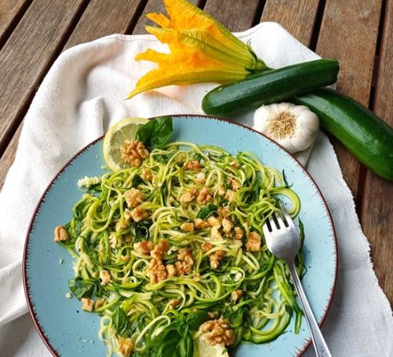 Insalata di zucchine e noci