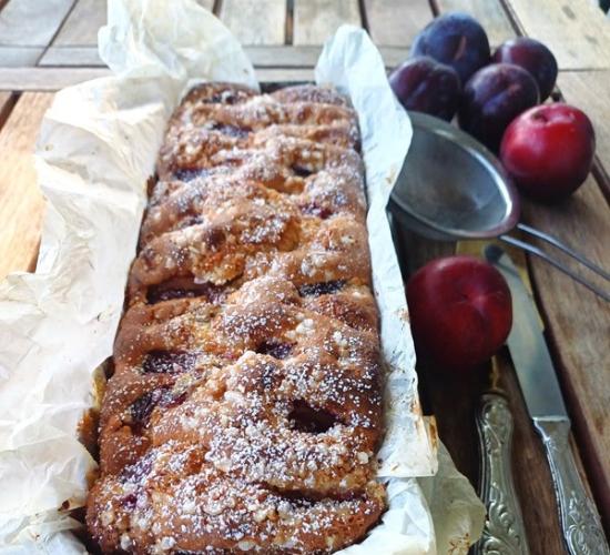 Plumcake con prugne, noci e cannella