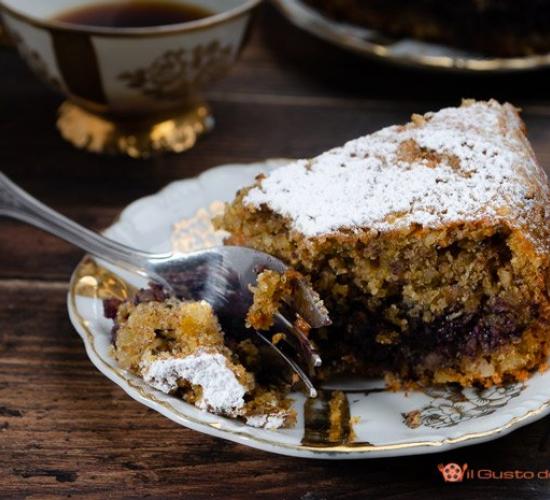 Torta di grano saraceno con marmellata di mirtilli neri